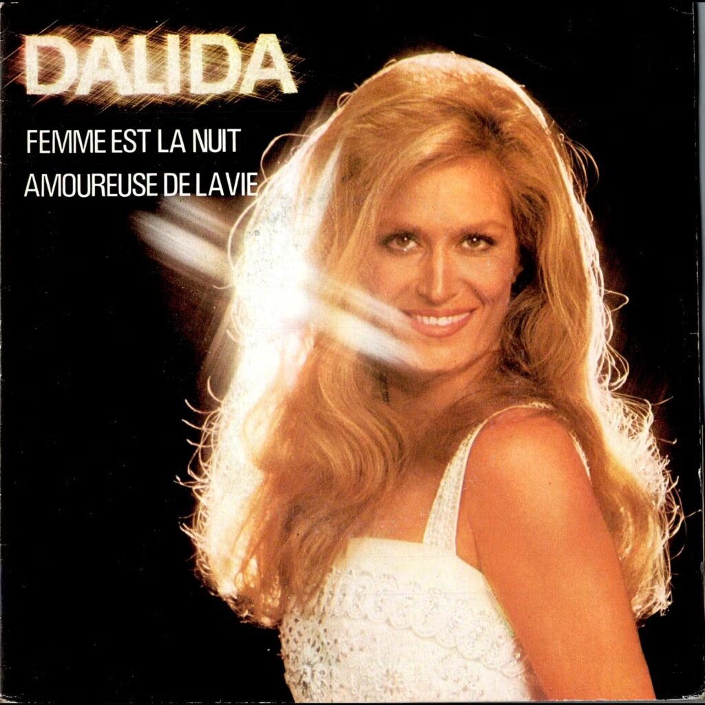 Dalida – Femme Est La Nuit / Amoureuse De La Vie